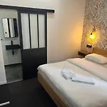 Bed College 3*