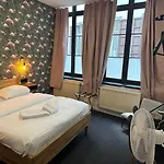 Bed College 3*