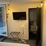 Bed College 那慕尔