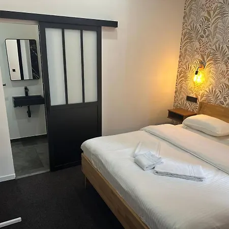 Bed College 3*