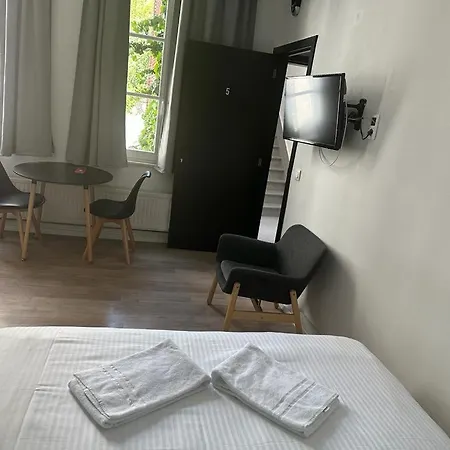 Guest house Bed College 3*