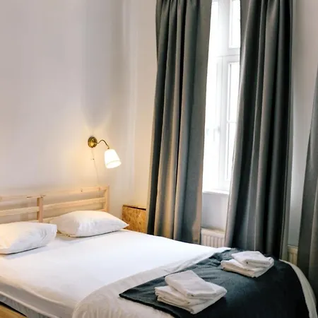 Bed College 3*