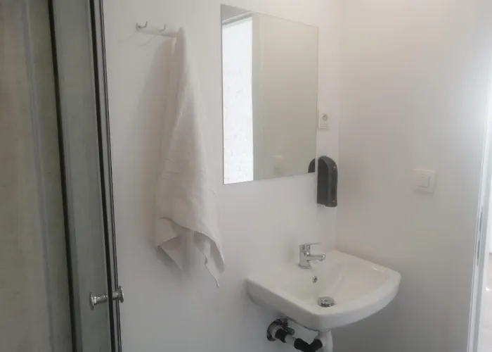 Bed College נמור