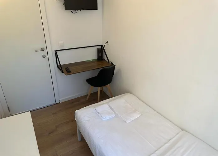 Bed College 3* נמור