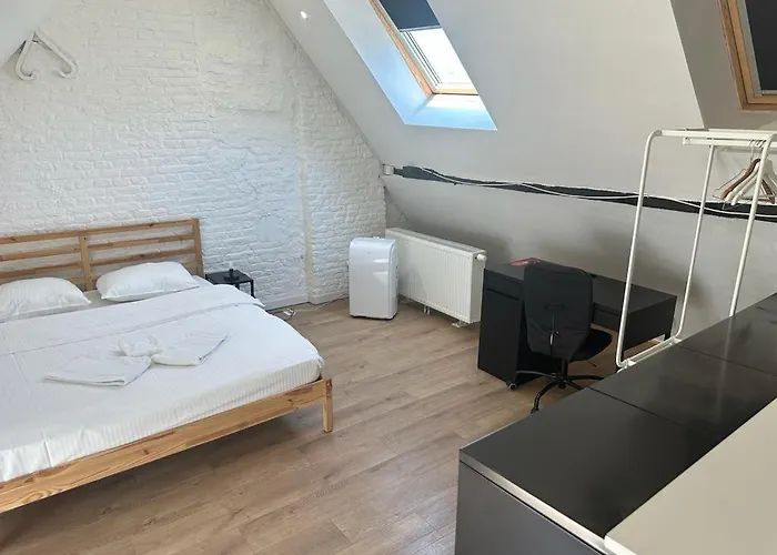 Bed College 3* נמור