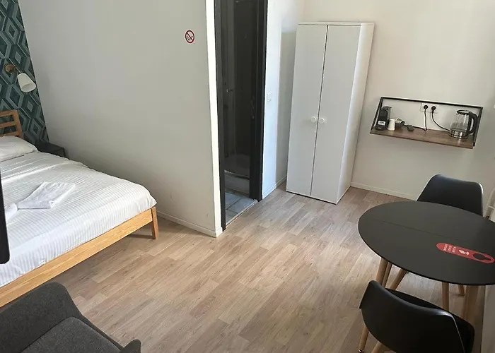 Bed College 3* נמור