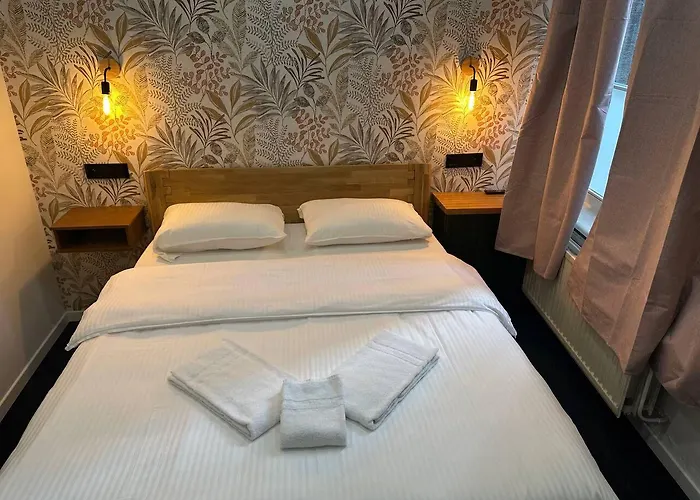 Bed College נמור