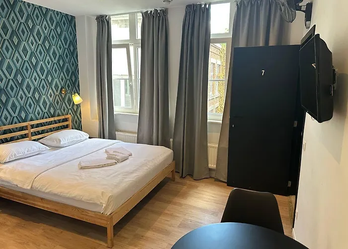 Bed College נמור