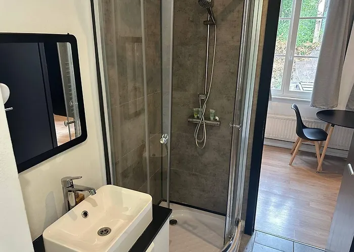 Guest house Bed College